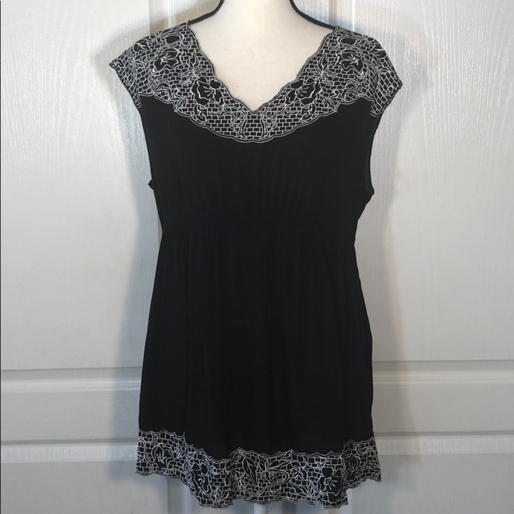A Pea In The Pod Black Empire Top White Embroidery